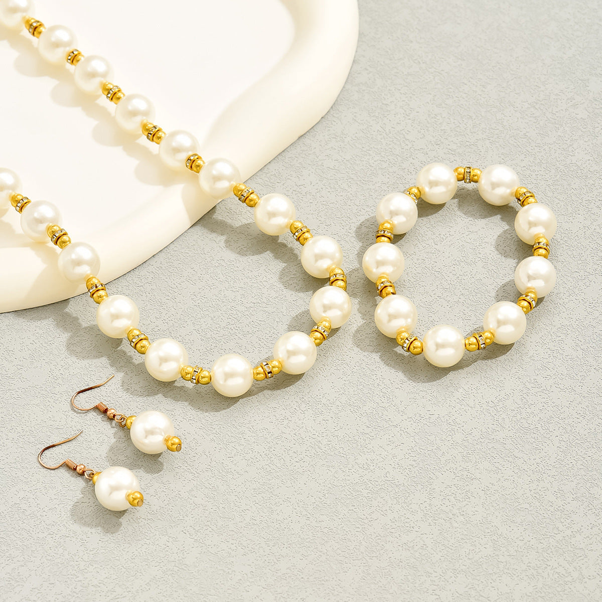 Luxury Women’s Pearl & Mother-of-Pearl Jewelry Set – Necklace, Earrings & Bracelet with Clavicle Chain