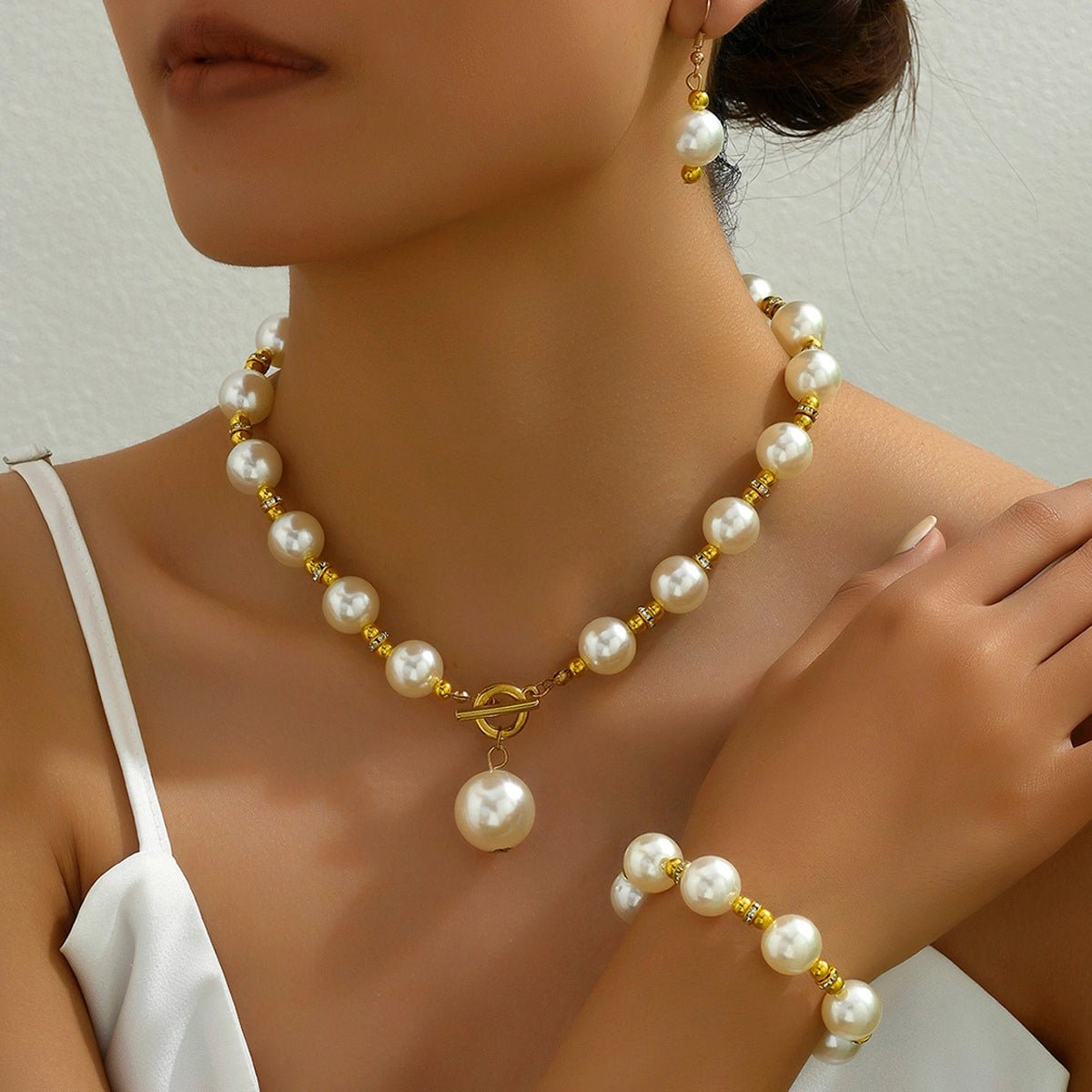 Luxury Women’s Pearl & Mother-of-Pearl Jewelry Set – Necklace, Earrings & Bracelet with Clavicle Chain