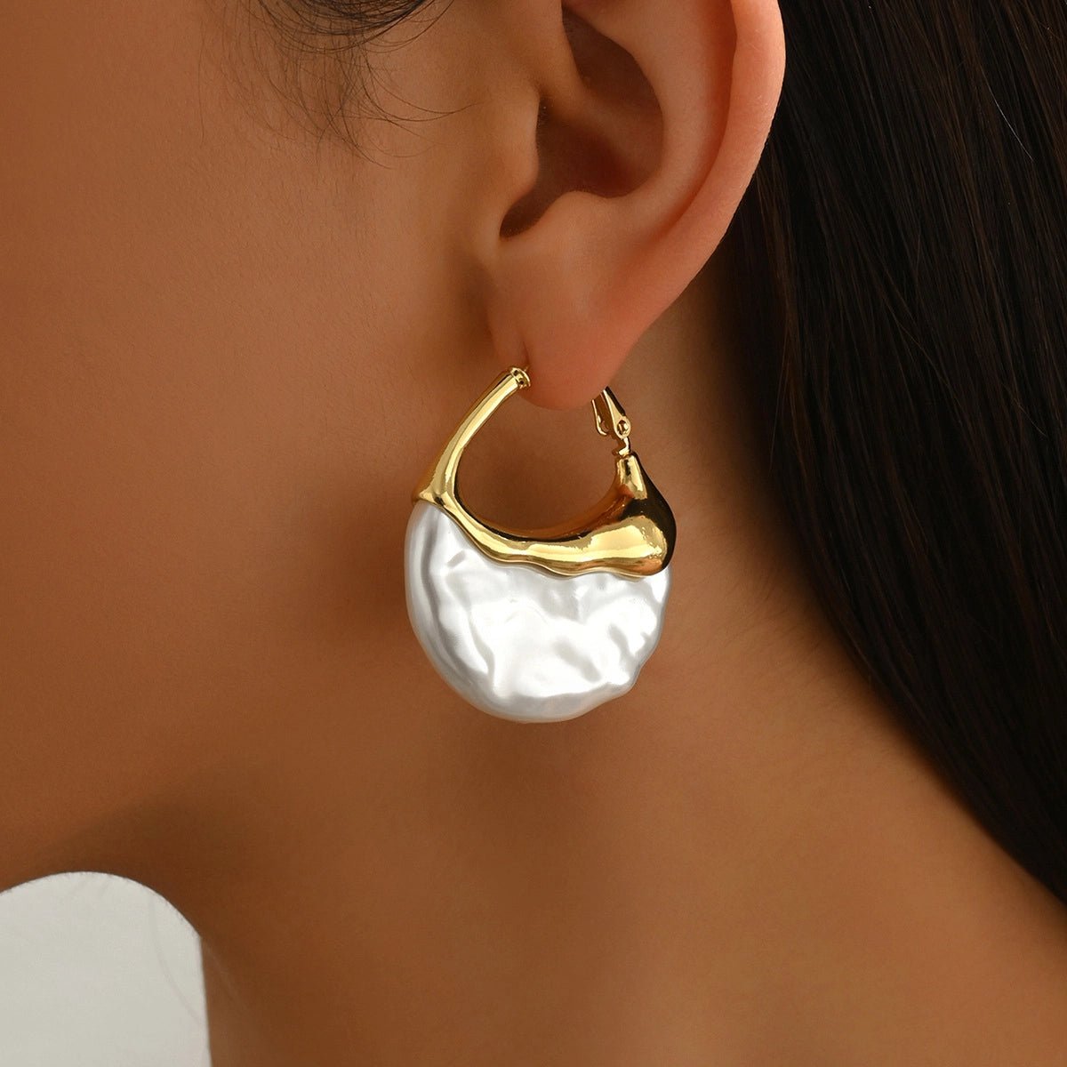 Trendy European Style Pearl Earrings for Women – Minimalist Luxury Design with Elegant Finish