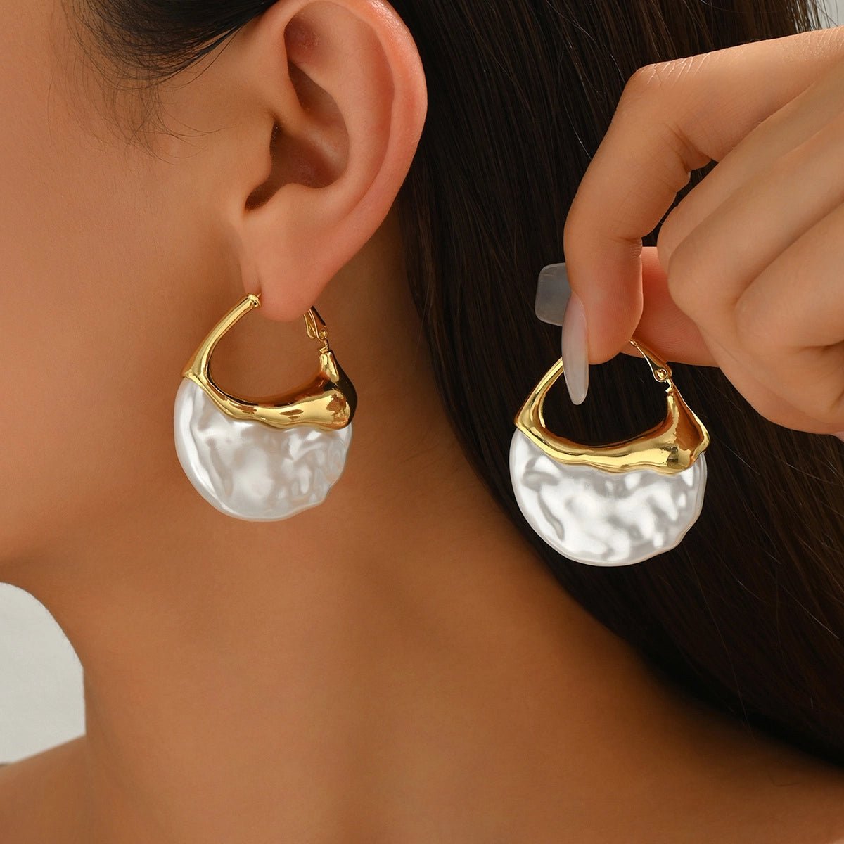 Trendy European Style Pearl Earrings for Women – Minimalist Luxury Design with Elegant Finish